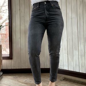 Levi Wedgie Skinny Jean